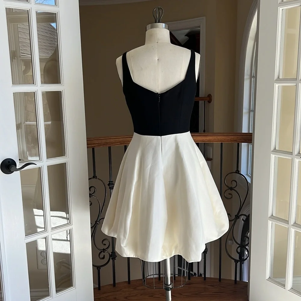 Absolutely stunning HALSTON Heritage Evening collection - Picture 5 of 11